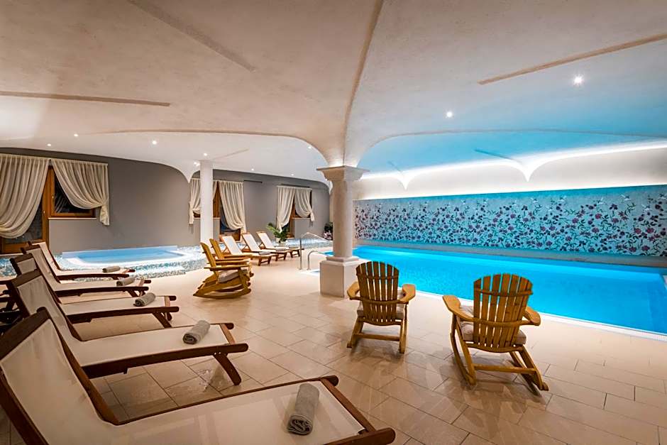 Laguscei Dolomites Mountain Hotel