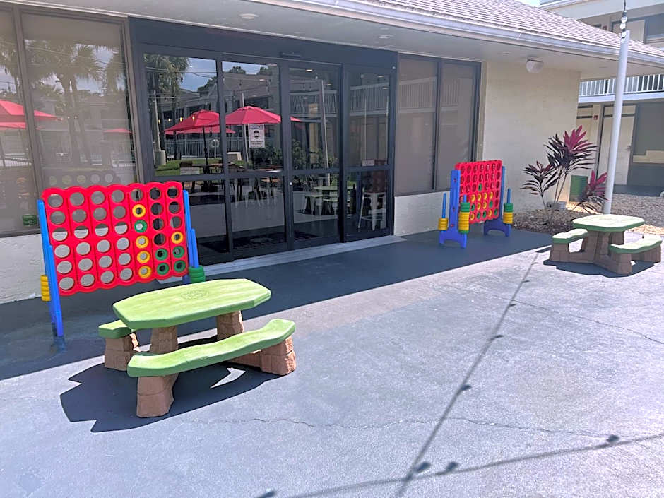 Disney 12 minutes for family, Pool and parking FREE