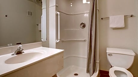 Quadruple Room - Disability Access - Roll in Shower