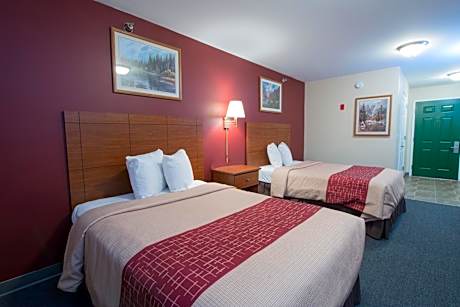 Suite with Two Double Beds with Kitchenette Disability Access Roll-In Shower Non-Smoking