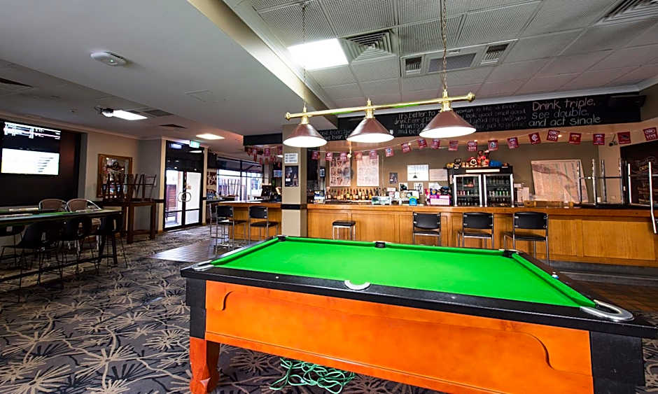 Nightcap at Rose & Crown Hotel