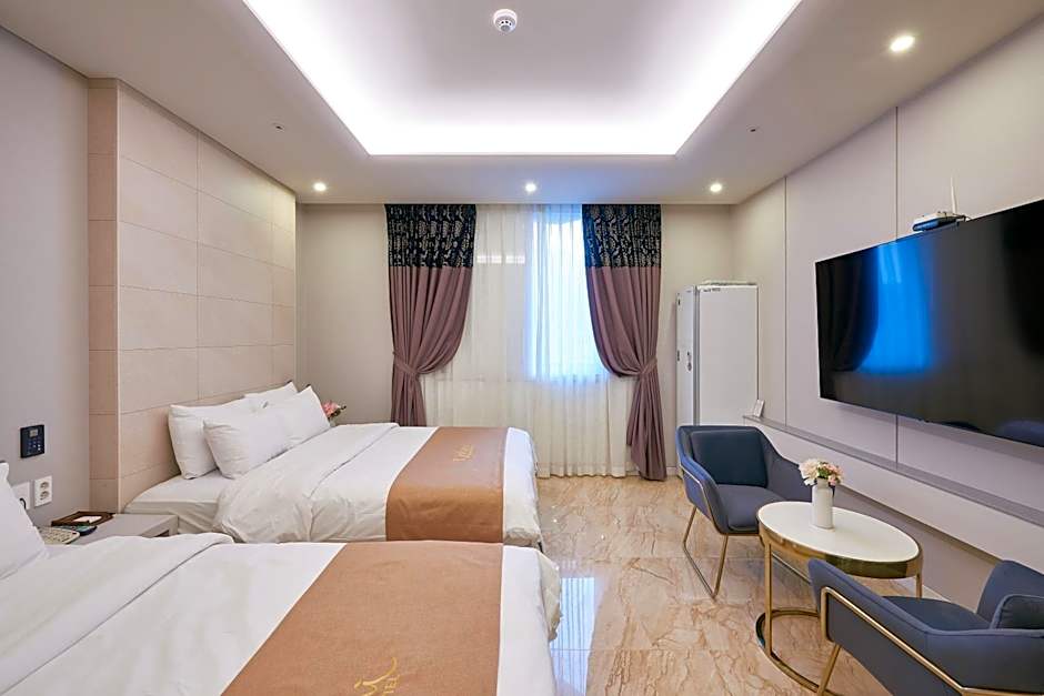 Photo 1 of 6 of Deluxe 2 Beds