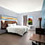 HomeTowne Studios by Red Roof East Lansing - Okemos
