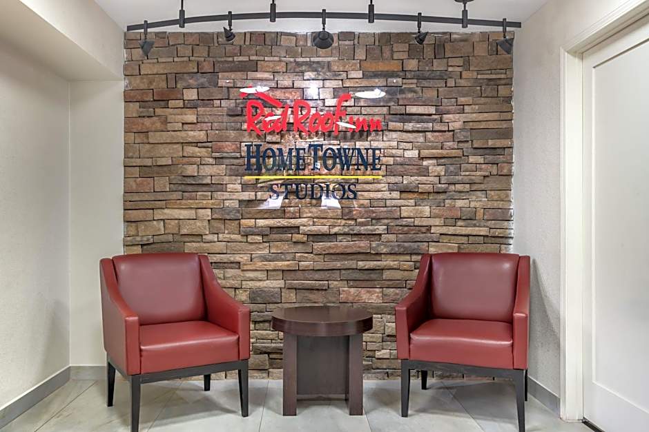 HomeTowne Studios by Red Roof Greenville