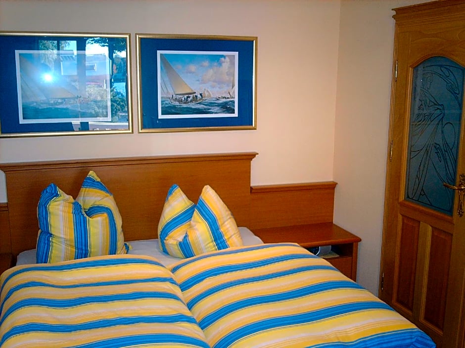 Yacht- , und Reisemobilhafen "Historisches Fährhaus" Wendenschloss