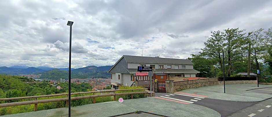 Hotel Artxanda Bilbao, Parking Gratuito en el Exterior Junto al Hotel