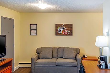 Queen Suite with Sofa Bed