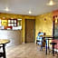 Americas Best Value Inn & Suites University Ave