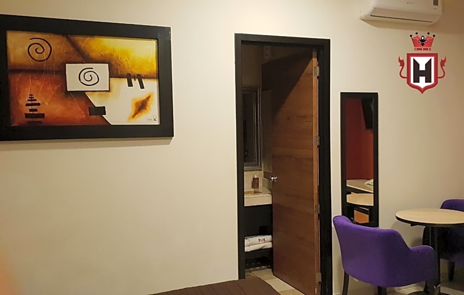 Hotel Leones