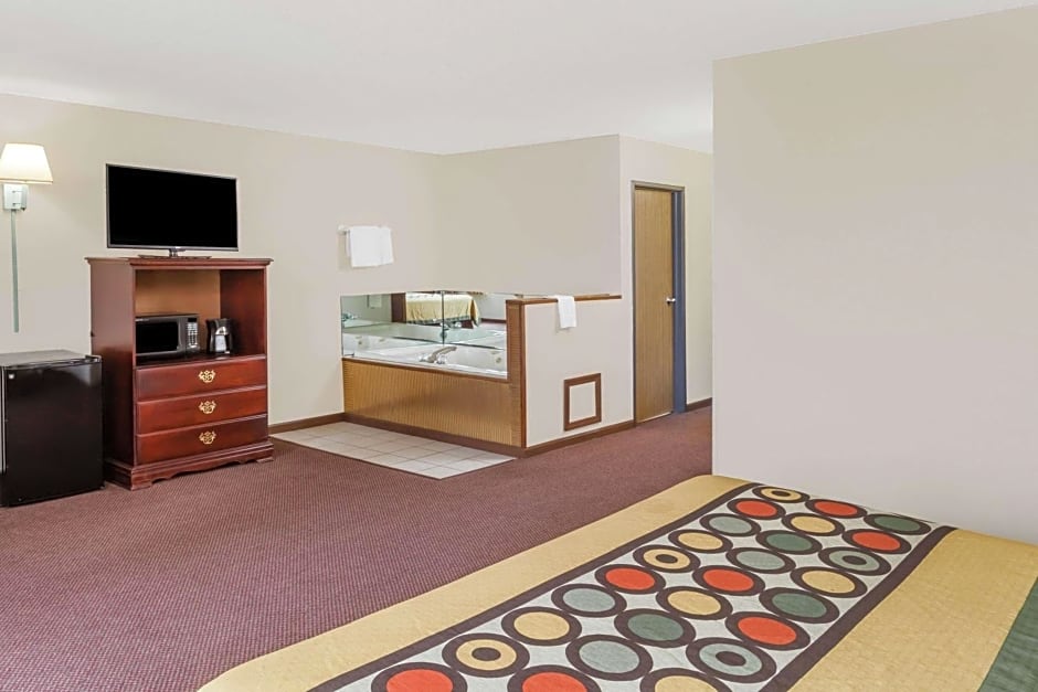 Super 8 by Wyndham Lincoln