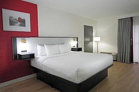 One-Bedroom Superior King Suite - Non-Smoking