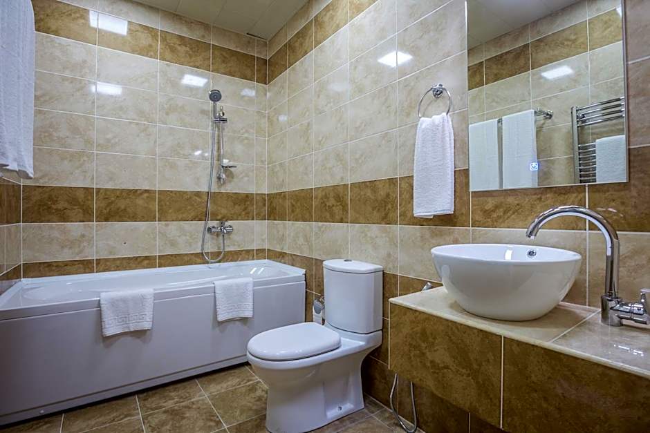 Premier Old Gates Hotel