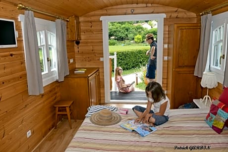 Wooden Caravan (2 People)
