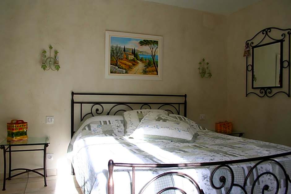 LE MAS DES TARENTES Chambres d'hôtes