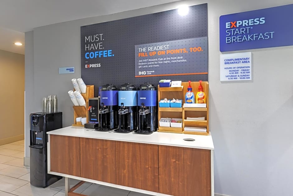 Holiday Inn Express Hotel & Suites Shelbyville By IHG