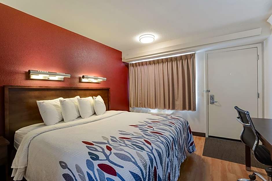 Super 8 by Wyndham Deerfield/Northbrook