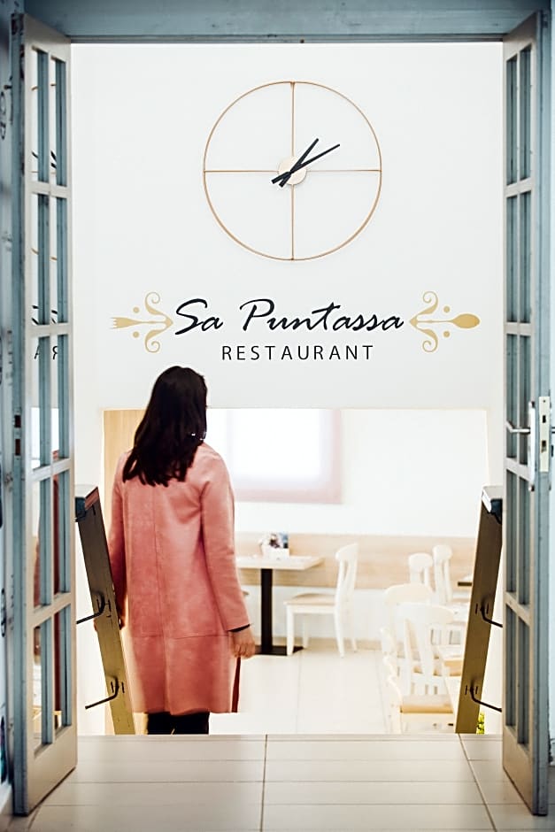 FLOR Los Almendros Apartamentos