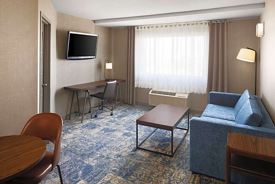 Four Points By Sheraton Edmonton South