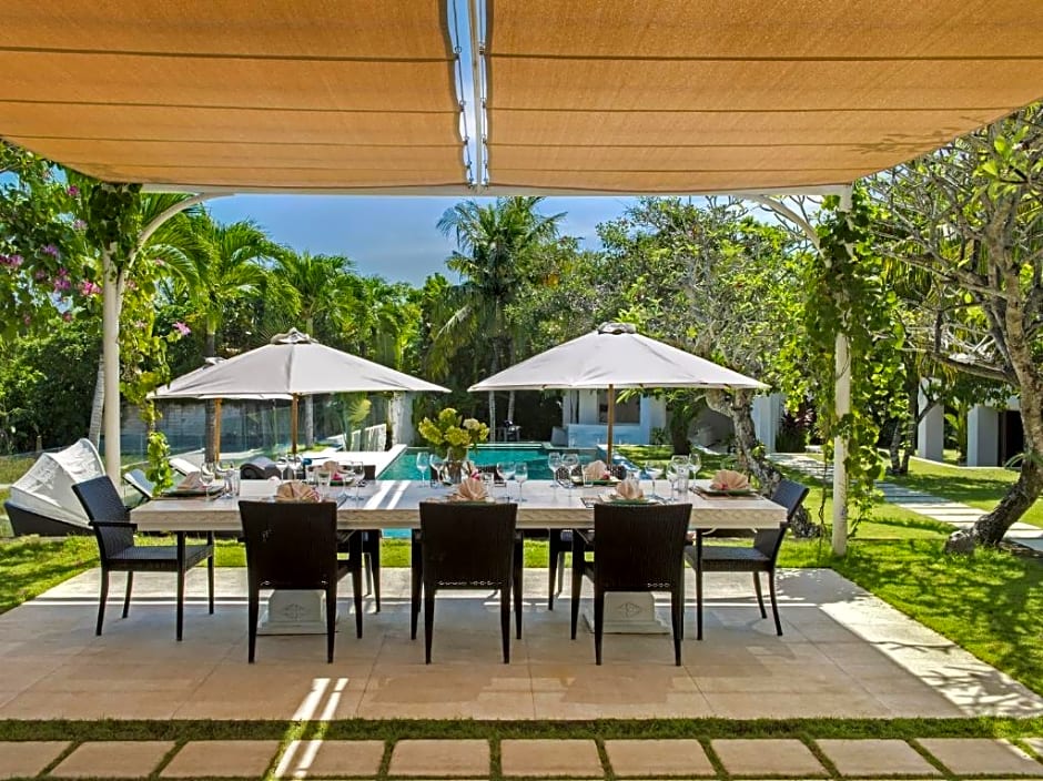 Spacious 8 bedroom pool villa in Canggu