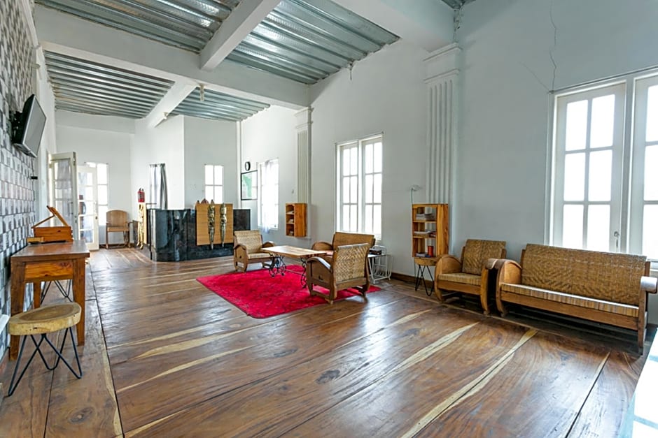 RedDoorz near Grojogan Sewu Tawangmangu