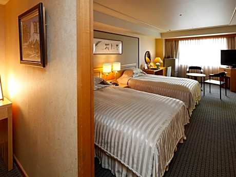 Japanese Western Room with Free access to Fitness Club - Non-Smoking