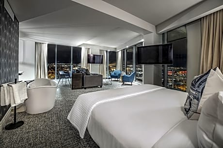 Suite Horizon with King bed & balcony