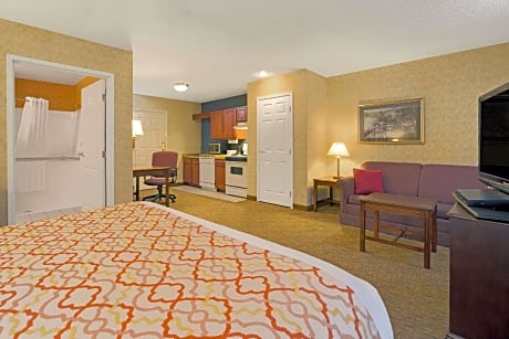 1 King Bed Studio Suite Non-Smoking