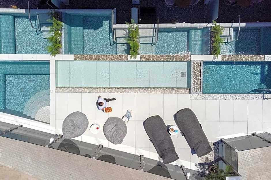 Pearl SeaBreeze Suites