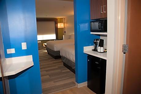 2 Queen Beds Suite