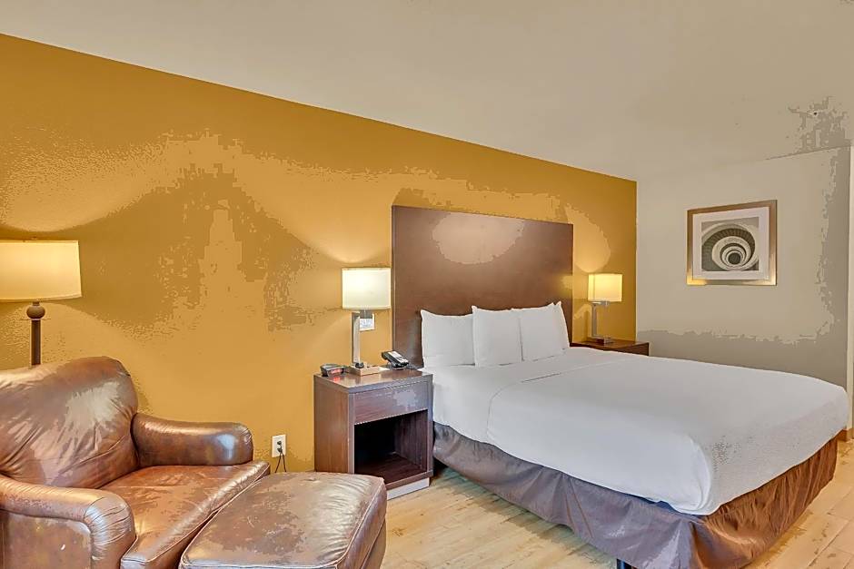Quality Inn Near Six Flags Discovery Kingdom-Napa Valley