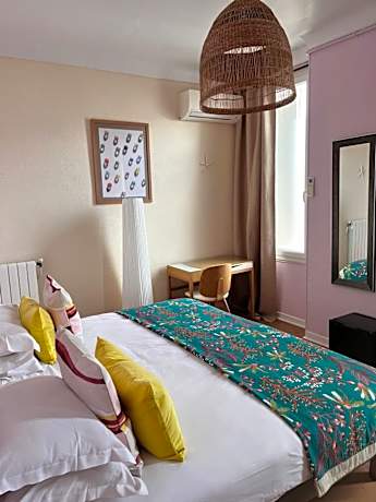 Classic Double Room with Courtyard View