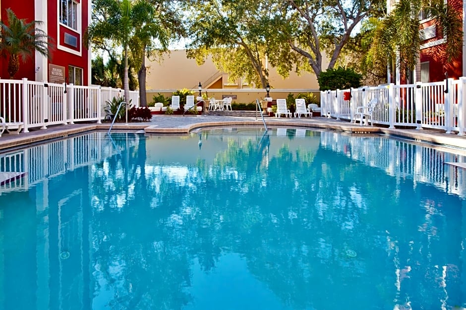 Holiday Inn Express Hotel & Suites Bradenton West By IHG