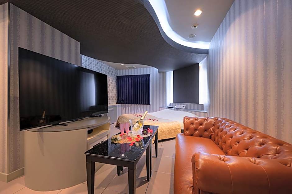 Happy Kiss (Adult Only)