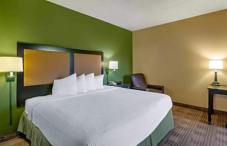 Studio with 1 King Bed - Non-Smoking