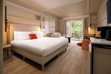 Junior King Suite with Sofa Bed, Balcony and Garden View
