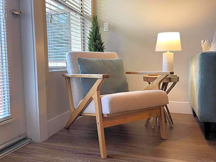 Cozy 2 Bedroom 2 Bathroom Condo with Pool, Gym, Spa