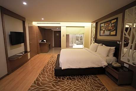 Deluxe Room-Enjoy 20% off on Food & Soft Beverages and Spa