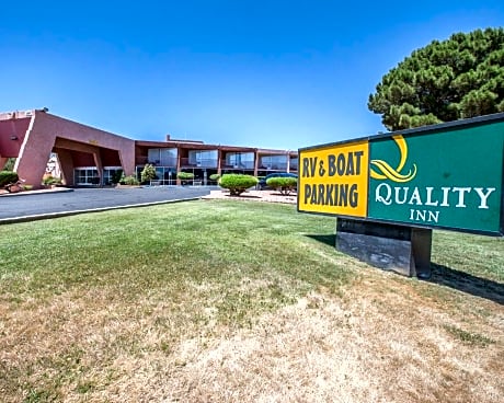 QUALITY INN VIEW OF LAKE POWELL - PAGE