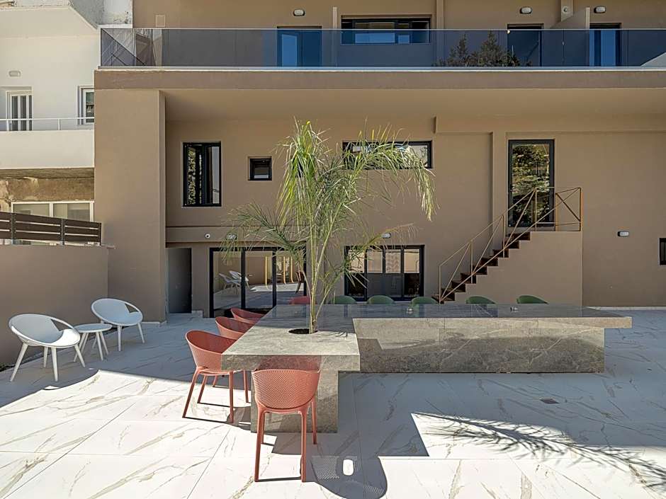 Miss Marrone City Hotel