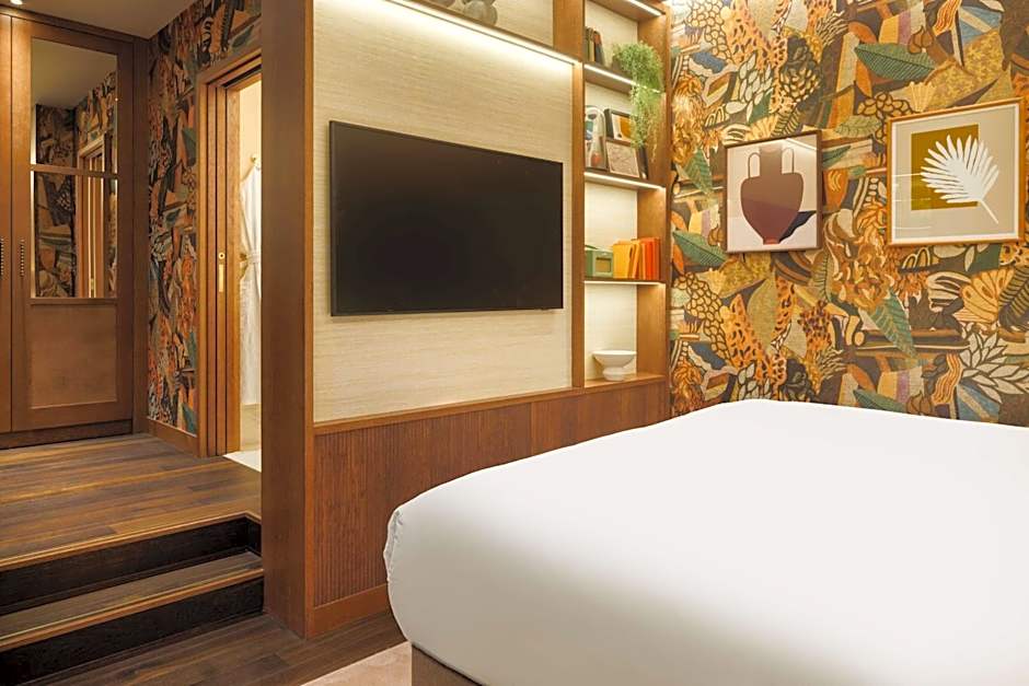 The Trafalgar St. James London, Curio Collection by Hilton