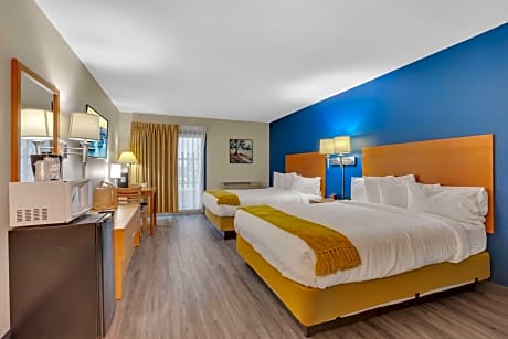 Queen Room with Two Queen Beds - Poolside