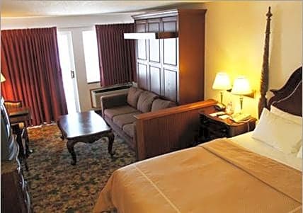 Crown Choice Inn & Suites Lakeview and Waterpark