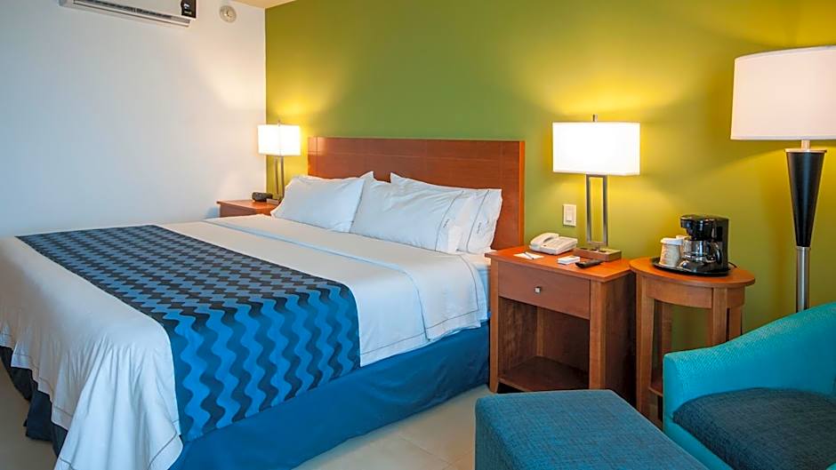 Photo 1 of 4 of Standard 1 King Bed, Sea View