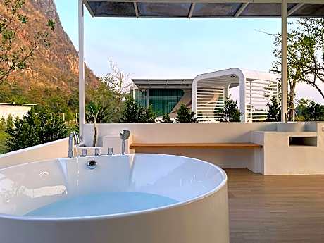 101 Space Station, Hup Pa Tat