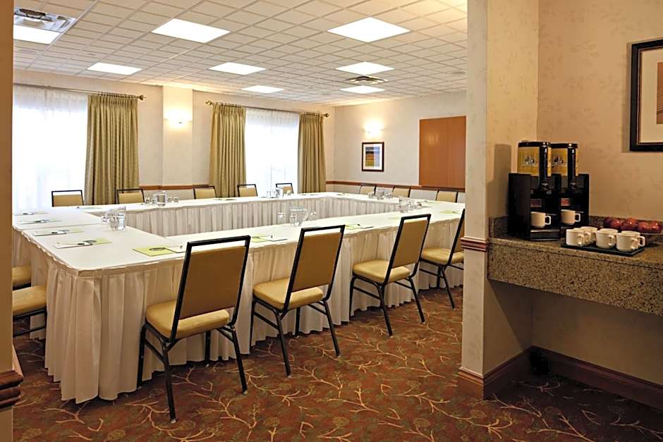 Country Inn & Suites by Radisson, Calgary-Airport, AB