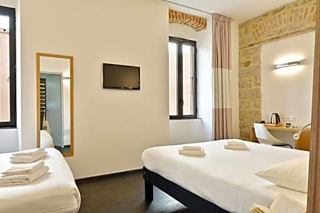 Triple Room (1 Double Bed + 1 Single Bed)