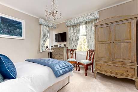 King-Luxury-Ensuite with Shower-River view-Superior Lakeland King