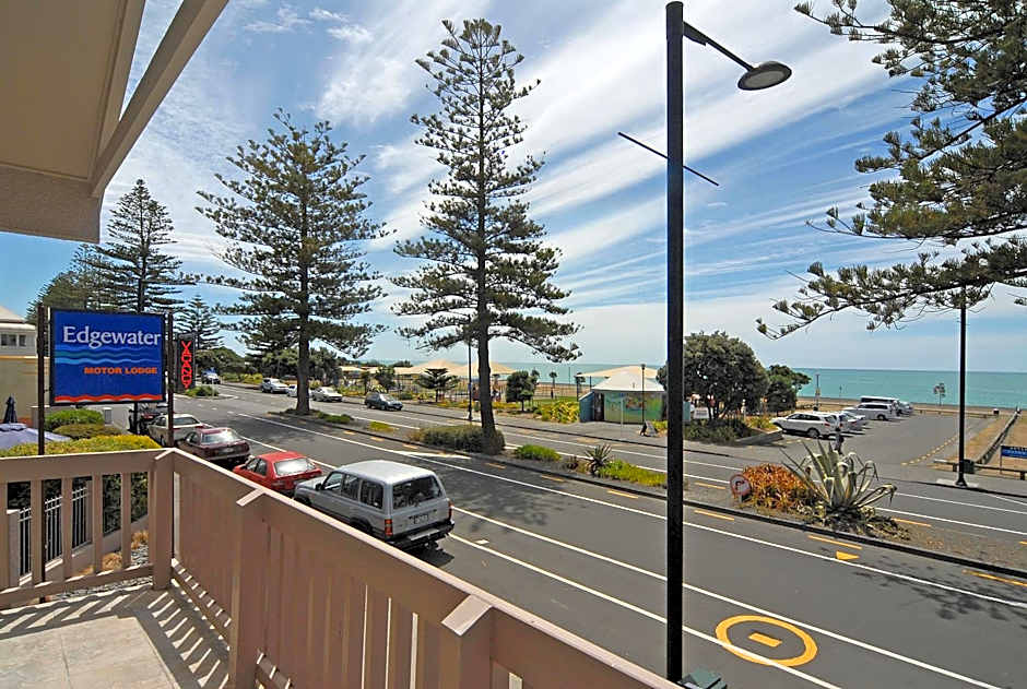 Edgewater Motor Lodge