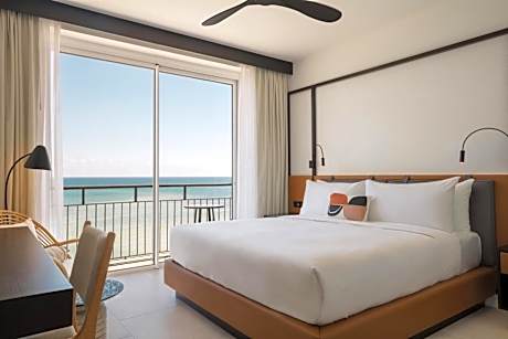Deluxe King Room with Sea View
