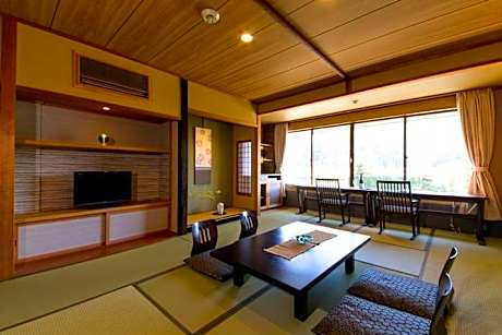 Japanese-Style Room with Shared Bathroom "Matsukaze"